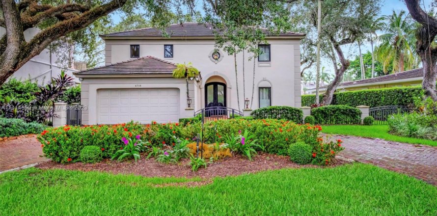 House in Coral Gables, Florida 5 bedrooms, 373.84 sq.m. № 2074197