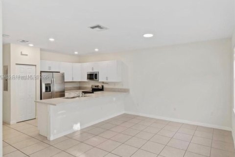 Villa ou maison à vendre à Hialeah, Floride: 3 chambres, 143.07 m2 № 1950208 - photo 2