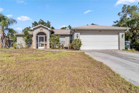 House in North Port, Florida 3 bedrooms, 115.76 sq.m. № 1916427 - photo 1
