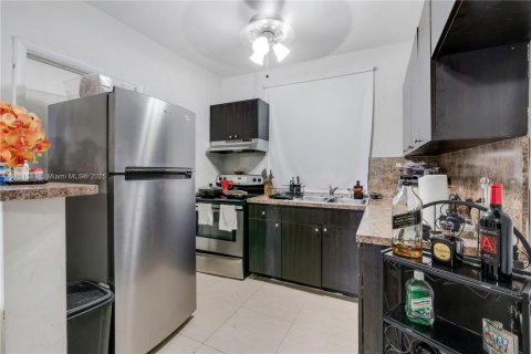 House in Miami, Florida 4 bedrooms, 125.79 sq.m. № 1864907 - photo 17