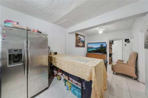 House in Miami, Florida 4 bedrooms, 125.79 sq.m. № 1864907 - photo 7