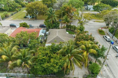 House in Miami, Florida 4 bedrooms, 125.79 sq.m. № 1864907 - photo 25