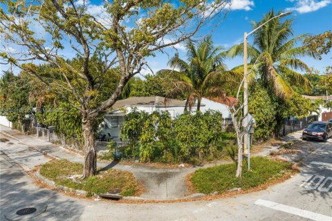 House in Miami, Florida 4 bedrooms, 125.79 sq.m. № 1864907 - photo 30