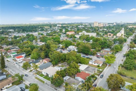 House in Miami, Florida 4 bedrooms, 125.79 sq.m. № 1864907 - photo 22