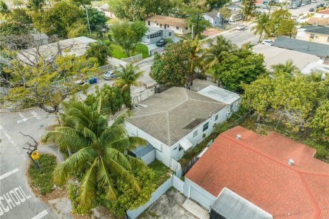 House in Miami, Florida 4 bedrooms, 125.79 sq.m. № 1864907 - photo 26
