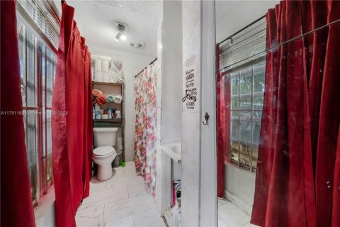 House in Miami, Florida 4 bedrooms, 125.79 sq.m. № 1864907 - photo 9