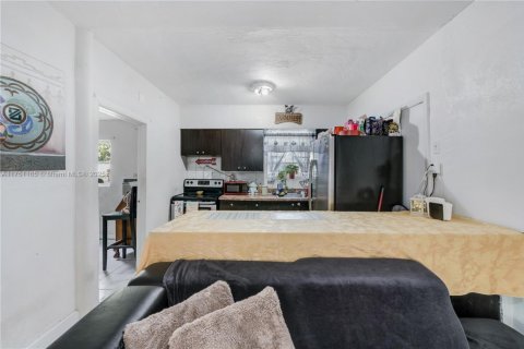 House in Miami, Florida 4 bedrooms, 125.79 sq.m. № 1864907 - photo 6