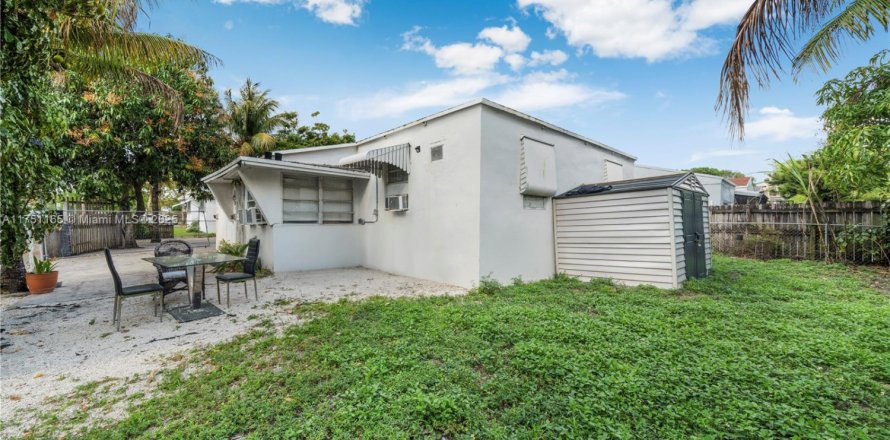 House in Miami, Florida 4 bedrooms, 125.79 sq.m. № 1864907