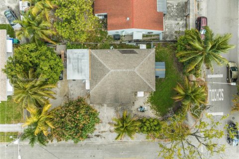 House in Miami, Florida 4 bedrooms, 125.79 sq.m. № 1864907 - photo 27