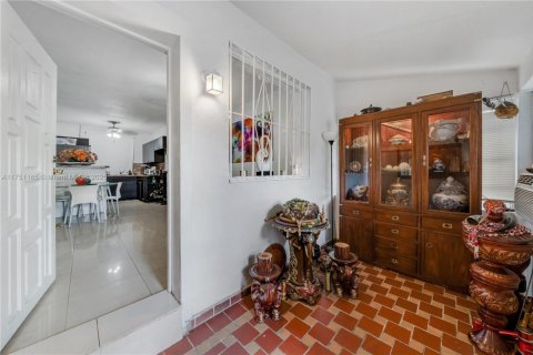 House in Miami, Florida 4 bedrooms, 125.79 sq.m. № 1864907 - photo 14