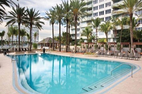 Кондоминиум с 2 спальнями в Майами-Бич, Флорида № 2017571