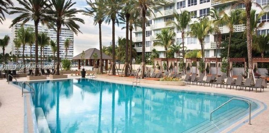 Кондоминиум с 2 спальнями в Майами-Бич, Флорида № 2017571