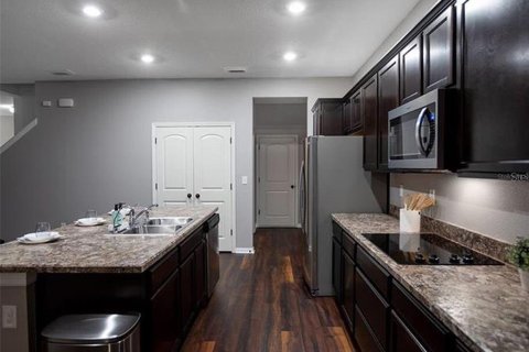 Villa ou maison à louer à Seffner, Floride: 3 chambres, 257.34 m2 № 2283610 - photo 3