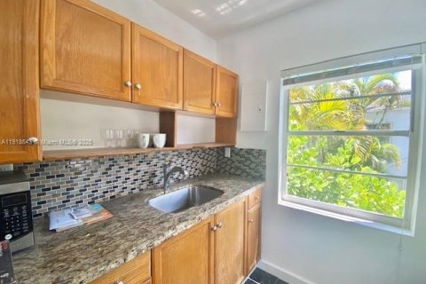 Casa en alquiler en Miami Beach, Florida, 2 dormitorios, 92.9 m2 № 1973282 - foto 10