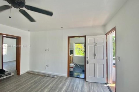 Casa en alquiler en Miami Beach, Florida, 2 dormitorios, 92.9 m2 № 1973282 - foto 16