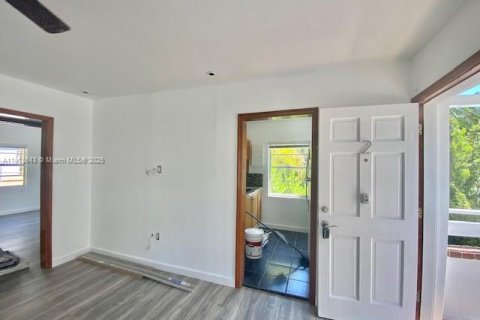 Casa en alquiler en Miami Beach, Florida, 2 dormitorios, 92.9 m2 № 1973282 - foto 17