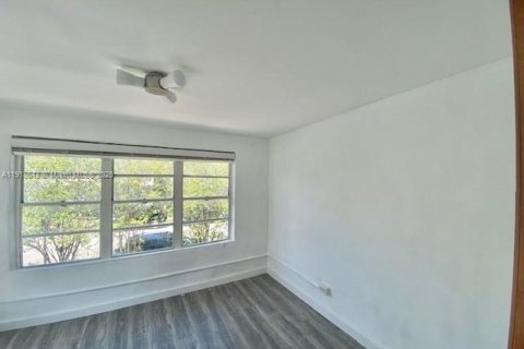 Casa en alquiler en Miami Beach, Florida, 2 dormitorios, 92.9 m2 № 1973282 - foto 12
