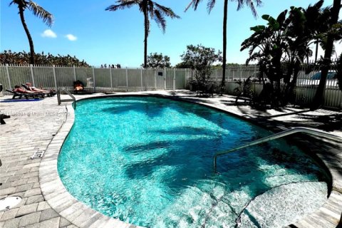 Снять в аренду кондоминиум в Майами-Бич, Флорида 1 спальня, 38.09м2, № 1942957 - фото 17