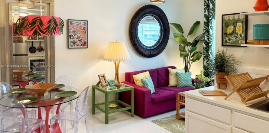 Кондоминиум с 1 спальней в Майами-Бич, Флорида № 1942957