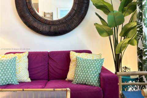 Снять в аренду кондоминиум в Майами-Бич, Флорида 1 спальня, 38.09м2, № 1942957 - фото 2