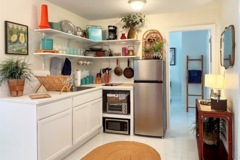 Снять в аренду кондоминиум в Майами-Бич, Флорида 1 спальня, 38.09м2, № 1942957 - фото 3