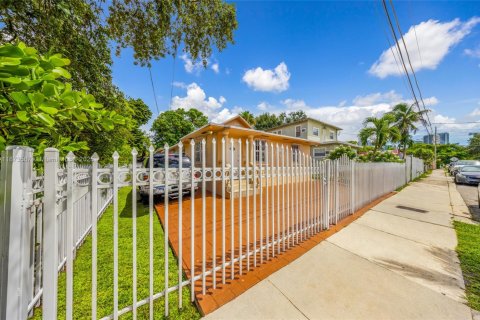 Villa ou maison à vendre à Miami, Floride: 3 chambres, 116.69 m2 № 1977384 - photo 4