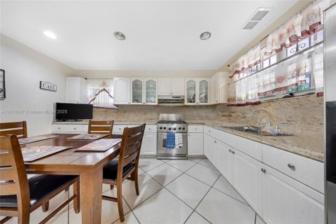 Villa ou maison à vendre à Miami, Floride: 3 chambres, 116.69 m2 № 1977384 - photo 23