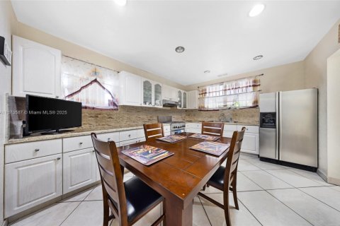 Villa ou maison à vendre à Miami, Floride: 3 chambres, 116.69 m2 № 1977384 - photo 11