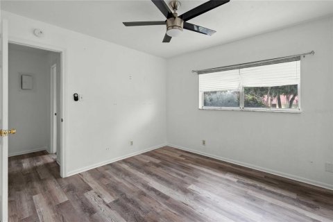 Casa en venta en Dade City, Florida, 4 dormitorios, 259.48 m2 № 1904732 - foto 25