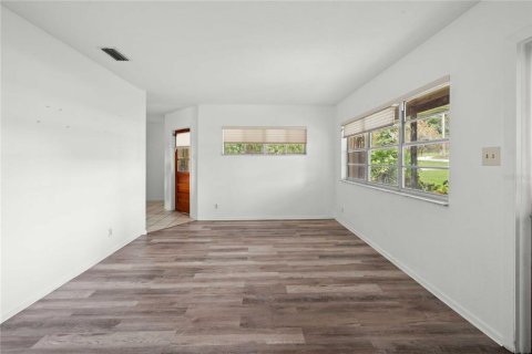 Casa en venta en Dade City, Florida, 4 dormitorios, 259.48 m2 № 1904732 - foto 17