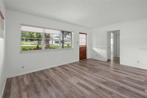 Casa en venta en Dade City, Florida, 4 dormitorios, 259.48 m2 № 1904732 - foto 16