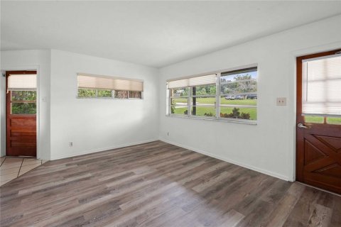 Casa en venta en Dade City, Florida, 4 dormitorios, 259.48 m2 № 1904732 - foto 15