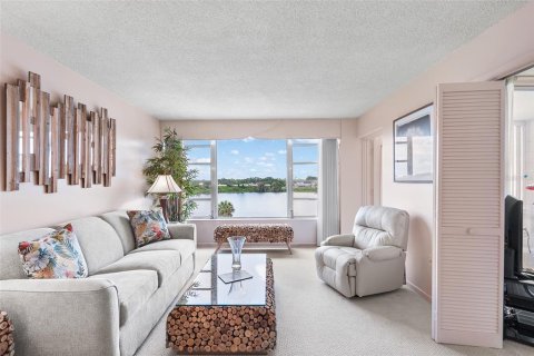 Condo in Winter Haven, Florida, 2 bedrooms  № 2217834 - photo 14