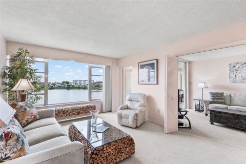 Condo in Winter Haven, Florida, 2 bedrooms  № 2217834 - photo 13