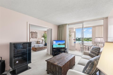 Condo in Winter Haven, Florida, 2 bedrooms  № 2217834 - photo 17