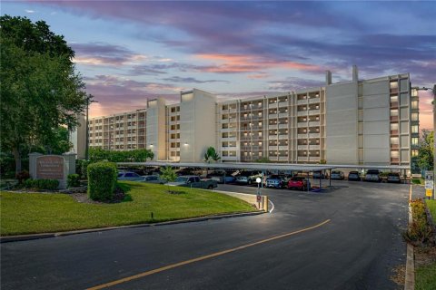 Condo in Winter Haven, Florida, 2 bedrooms  № 2217834 - photo 2