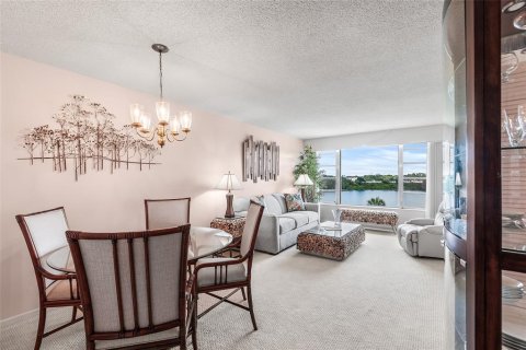 Condo in Winter Haven, Florida, 2 bedrooms  № 2217834 - photo 11