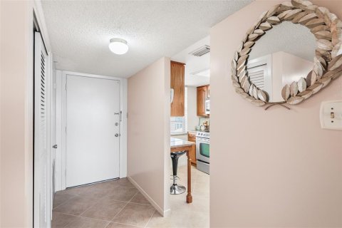 Condo in Winter Haven, Florida, 2 bedrooms  № 2217834 - photo 7