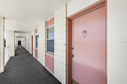 Condo in Winter Haven, Florida, 2 bedrooms  № 2217834 - photo 5
