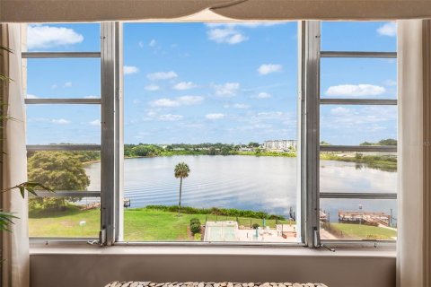 Condo in Winter Haven, Florida, 2 bedrooms  № 2217834 - photo 6