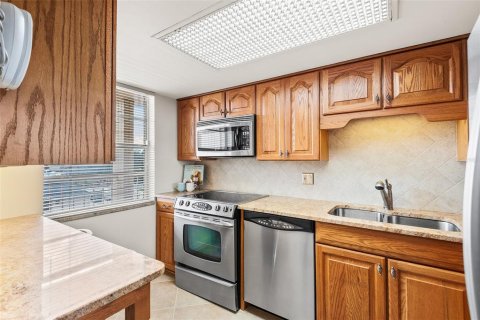 Condo in Winter Haven, Florida, 2 bedrooms  № 2217834 - photo 8