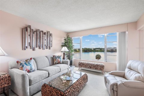 Condo in Winter Haven, Florida, 2 bedrooms  № 2217834 - photo 15
