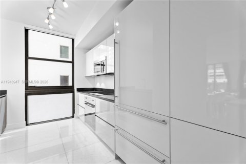 Condo in Miami, Florida, 3 bedrooms  № 2001013 - photo 12