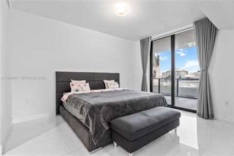 Condo in Miami, Florida, 3 bedrooms  № 2001013 - photo 14