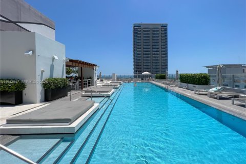 Condo in Miami, Florida, 3 bedrooms  № 2001013 - photo 29