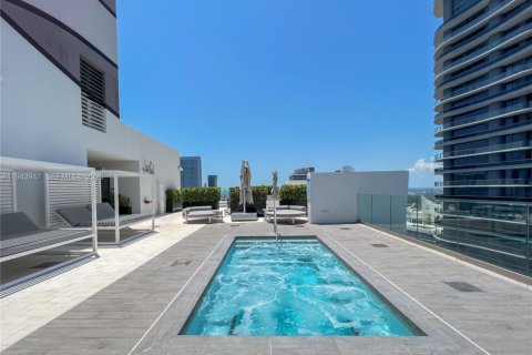 Condo in Miami, Florida, 3 bedrooms  № 2001013 - photo 30