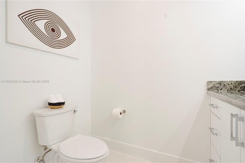 Propiedad comercial en venta en Miami, Florida, 555.93 m2 № 1748832 - foto 27