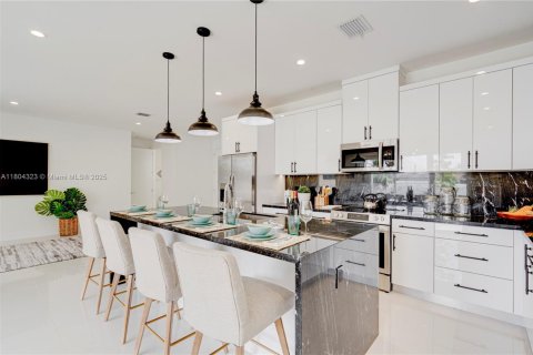 Propiedad comercial en venta en Miami, Florida, 555.93 m2 № 1748832 - foto 14