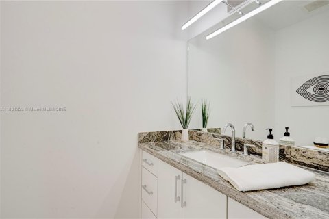 Propiedad comercial en venta en Miami, Florida, 555.93 m2 № 1748832 - foto 28
