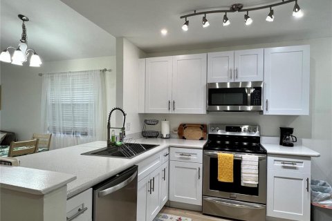 Townhouse in Port Orange, Florida 2 bedrooms, 104.05 sq.m. № 2239280 - photo 3